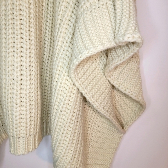 Steve Madden Chunky Knit Cream Sweater Cowl Turtleneck Poncho OSFM One Size EUC - Picture 4 of 7